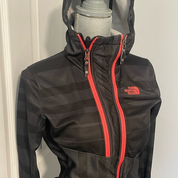 The North Face women's hoodie size small - Picture 3 of 3